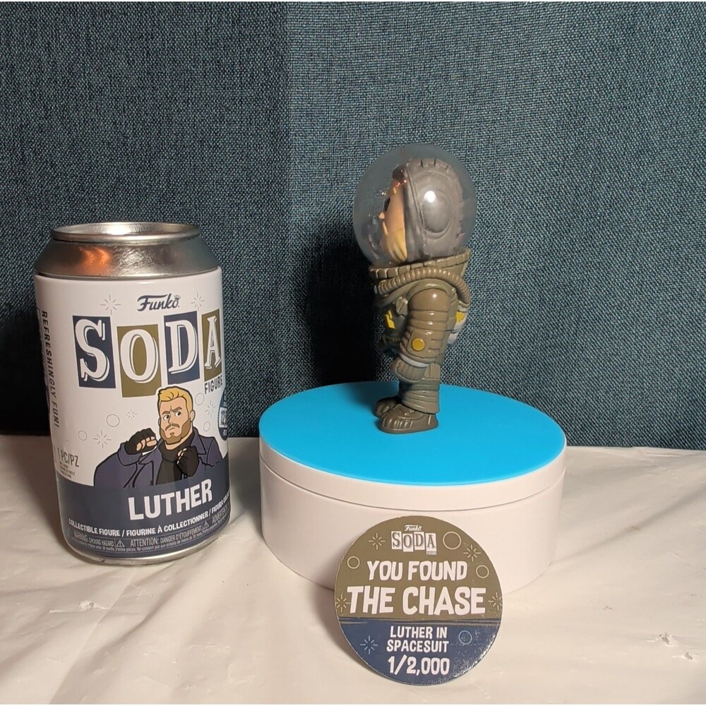 Funko Soda Luther Spacesuit Chase Vinyl Figure 1/2000 - Picture 10 of 16